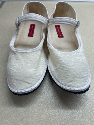 Vibi Venezia Mary Jane Bianca 42 in like new condition
