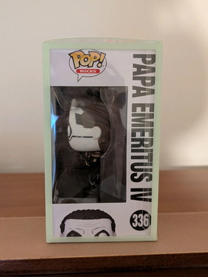 Funko Pop Papa Emeritus V Ghost #336 new with glow case