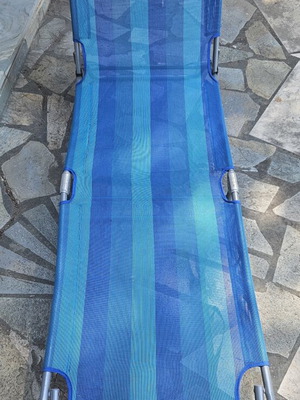 Beach sun lounger