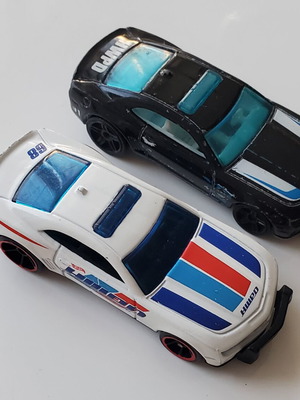 Hot Wheels Chevrolet Camaro 2 τεμάχια σε μέτρια κατάσταση