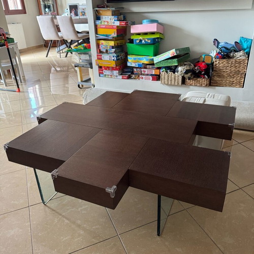 Wooden coffee table like new, dark brown with glass legs