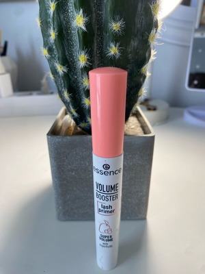 Essence Booster Vollume Lash Primer for Eyelashes