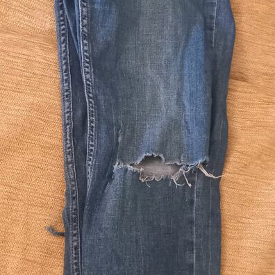 Jean skinny like new with rips and fringes, size XL