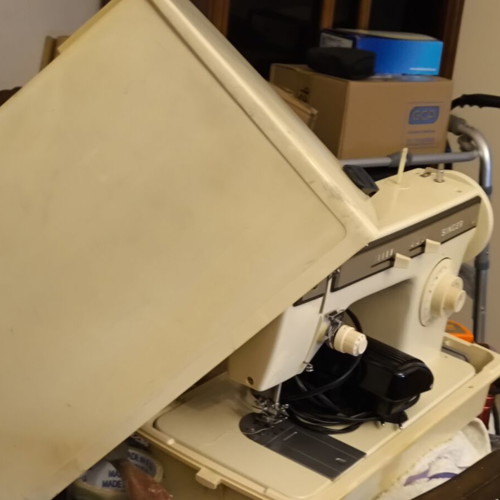 Singer sewing machine used, unknown purchase year