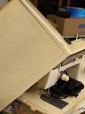 Singer sewing machine used, unknown purchase year