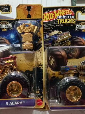 Hot Wheels Monster Trucks φορτηγά παιχνίδια 5 Alarm και Bigfoot, σετ 2