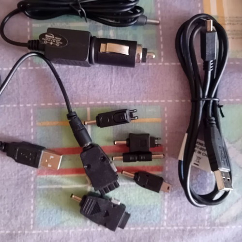Chargers and accessories like new, pack with cables and old phones