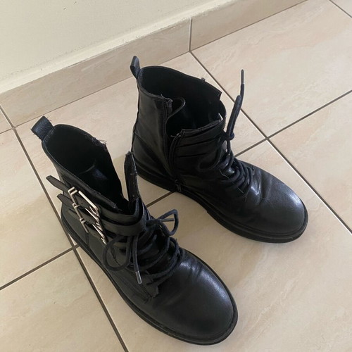 Leather boots like new black with silver buckles