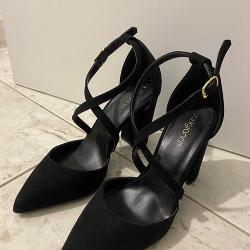 Black heel with crisscross strap Sarigiannis like new, size 36