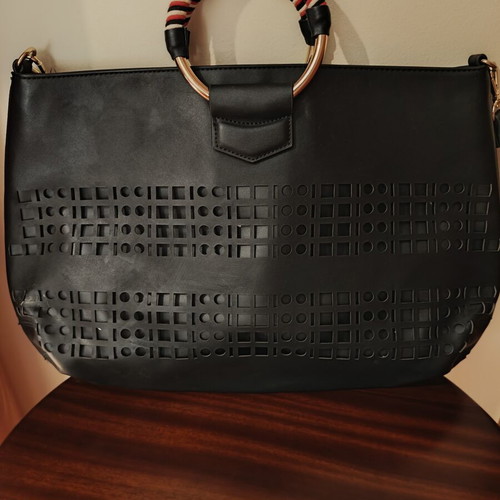 Mango tote shoulder bag like new, black with unique handle