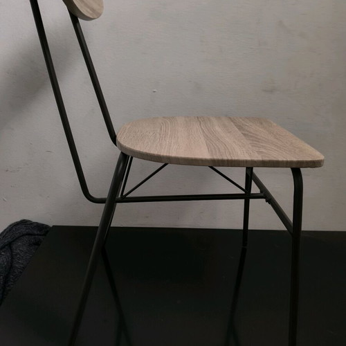 Four chairs with nice design like new, black with wooden seat