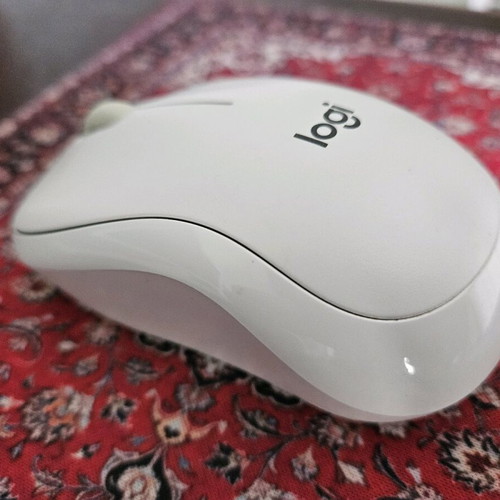 Logitech M220 Silent Touch mouse with minimal use