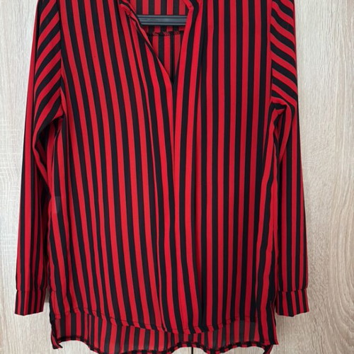 Blouse shirt size M like new, black and red