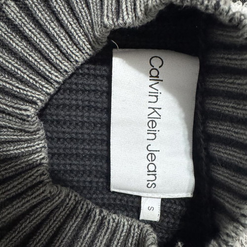 Calvin Klein cropped sweater like new, size S, black and gray
