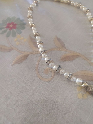 Necklace with white pearls and metal elements with strass, used
