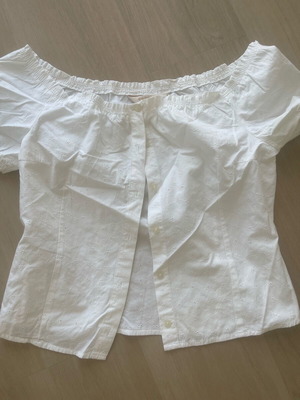 White shirt with low shoulders like new, size L