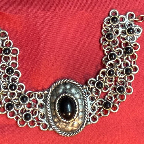 Vintage bracelet with black stone and filigree technique like new