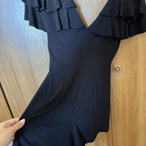 Bershka black romper with ruffled sleeves like new, size L