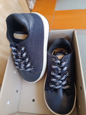 Babywalker shoes new, size 22