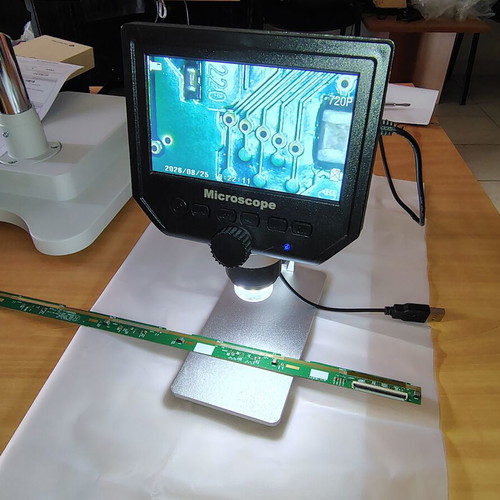 Digital bench microscope with adjustable height and built-in lighting