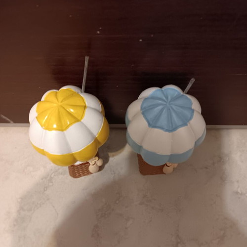 Decorative small hot air balloons set like new