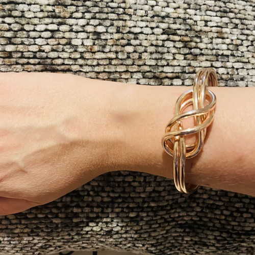 Set of 5 women's bracelets used, including shells and pearls
