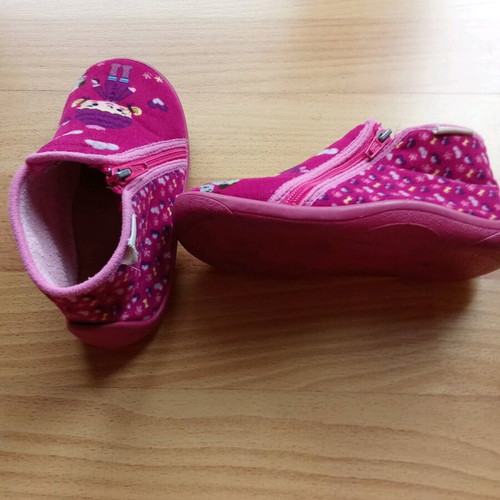 Comfy girls' slipper boot used size 26 pink purple