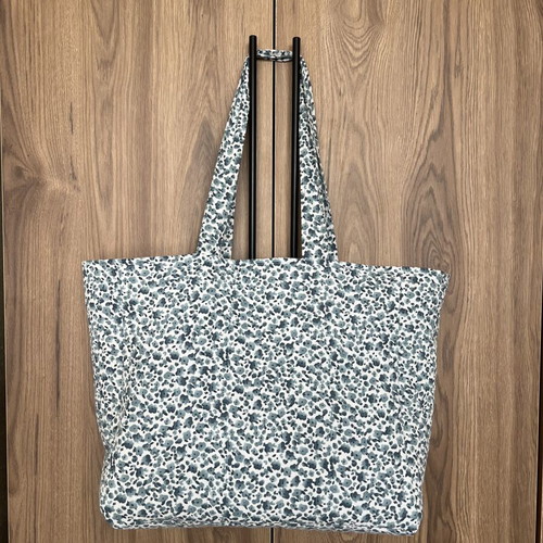 Handmade shoulder beach bag, white and blue