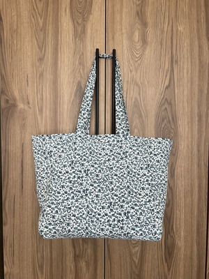Handmade shoulder beach bag, white and blue