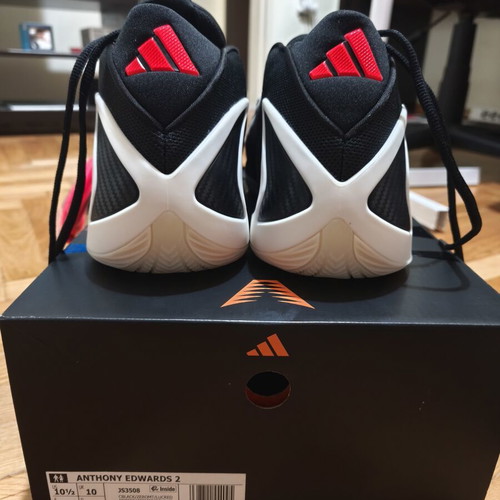 Adidas AE2 basketball shoes new, size 44.5, black