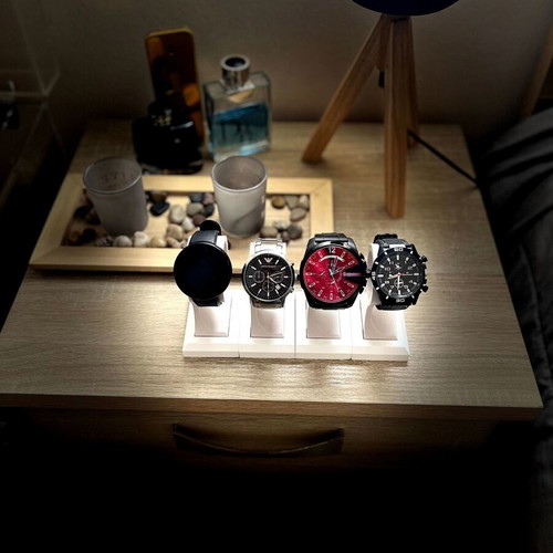 Watch stand new for 4 watches in beige-white color