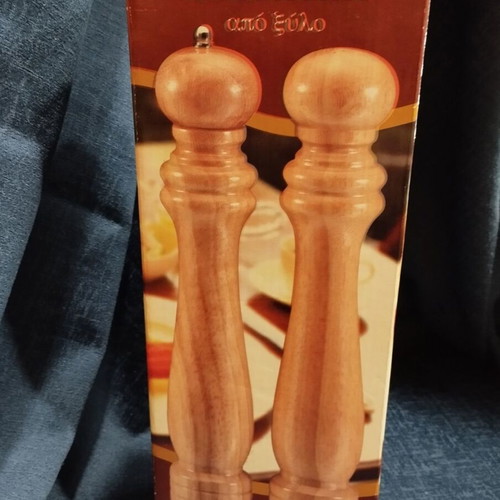 Pepper mill and salt shaker like new, 36 cm