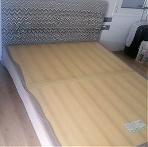 Διπλό κρεβάτι με κεφαλάρι χωρίς στρώμα