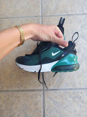 Παιδικά αθλητικά παπούτσια Nike σαν καινούργιο, νούμερο 29.5, μαύρο και πράσινο