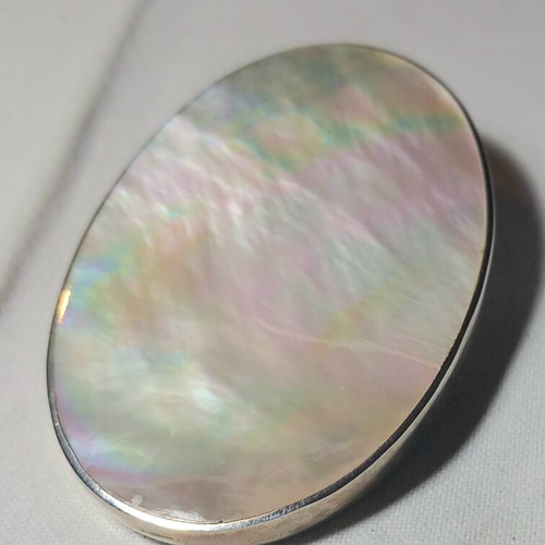 Silver pendant and mother of pearl