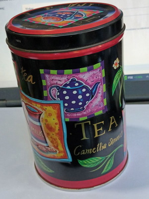 Vintage collectible TEA Camelia Sinesis tea tin like new
