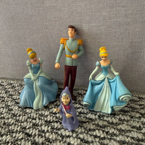 Disney figures set like new, pack of 17 authentic