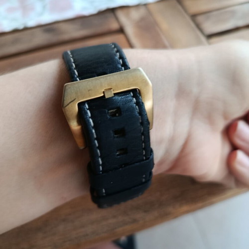 Oozoo Steel wristwatch used with white dial and black leather strap