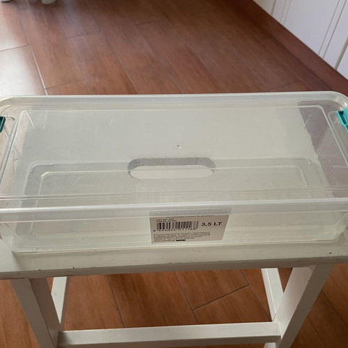 Plastic storage box with lid 3.5 LT like new