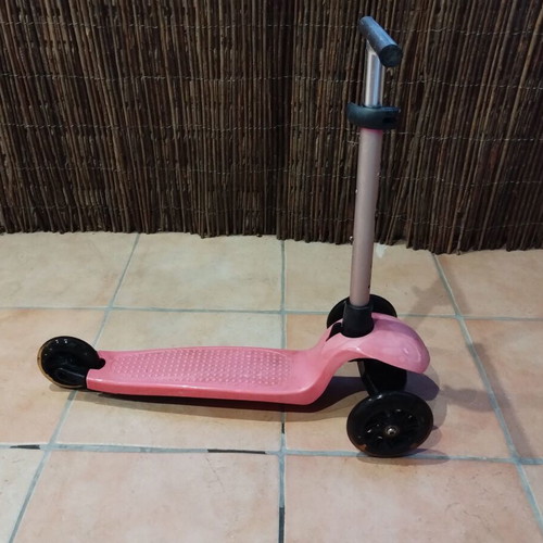 iSporter Mini kids scooter with LED lights