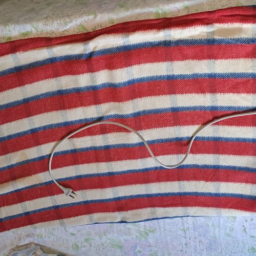 Electronic blanket used vintage, dimensions 1.57x0.60