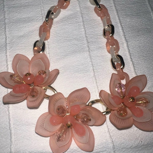 Pink necklace with flowers like new unworn