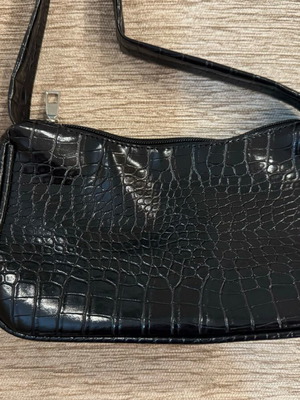 Shoulder bag black croco-effect patent leather like new
