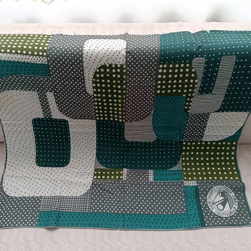Headscarf like new, size 82/68 cm