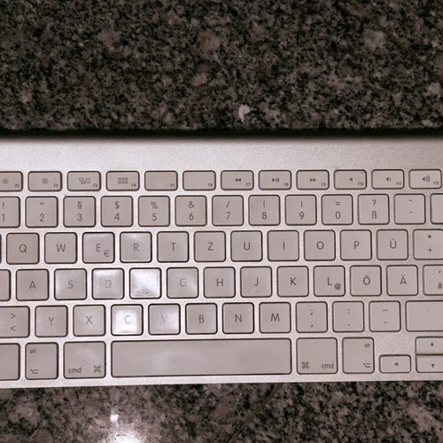 Apple Wireless Keyboard A1314 with English/German keys