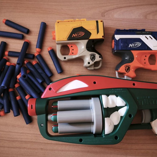 Nerf blasters set used with darts