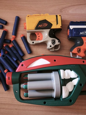 Nerf blasters set used with darts