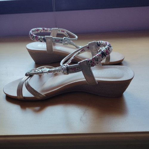 Women's sandals size 40 like new, colorful and gold