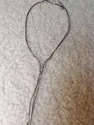 Silver necklace like new, elegant design