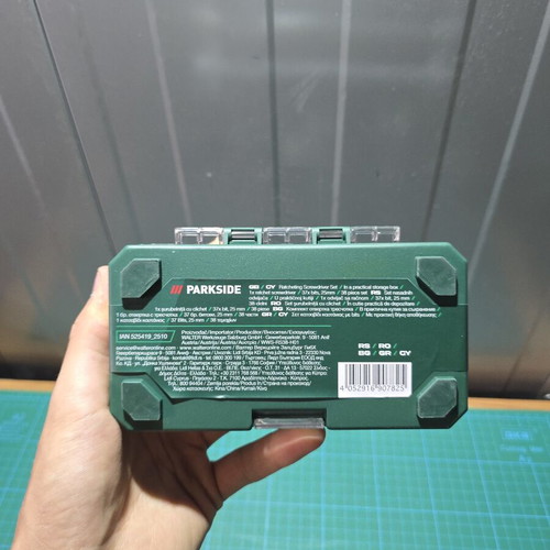 Bit set with ratchet screwdriver new